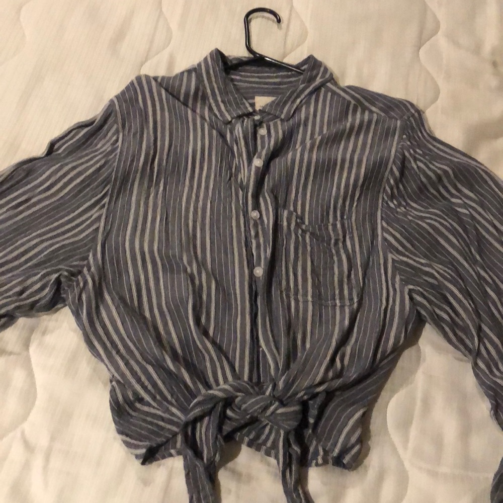 American Eagle 3/4 length sleeves